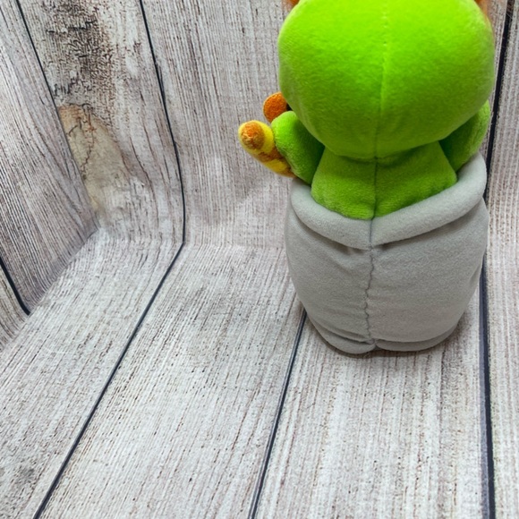 Oscar  Oscar the Grouch in Garbage Can Sesame Street Has Sound Tyco Plush 1999 - Picture 4 of 6